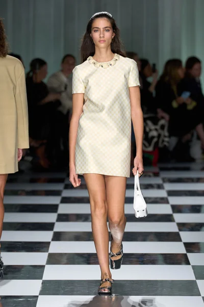 Look 3